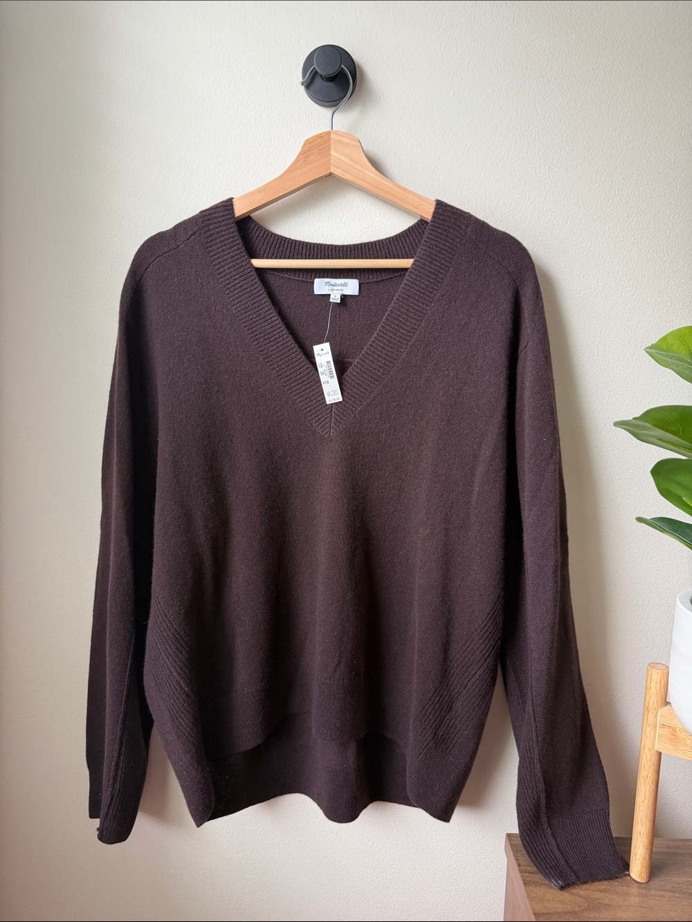 Madewell Cashmere Women's V-Neck Sweater in Dark Brown- *please read!